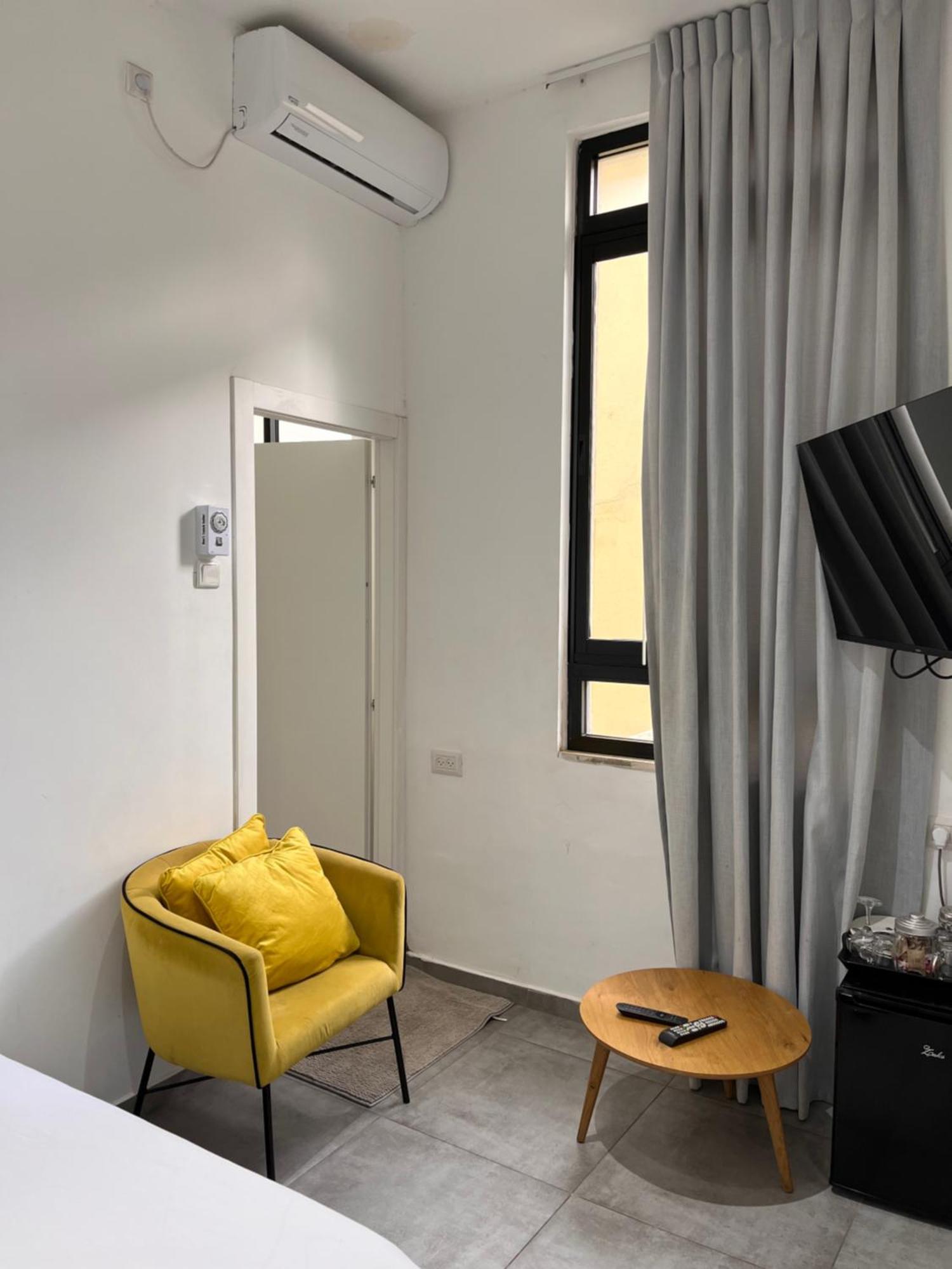 Yona 8 Bed and Breakfast Tel Aviv Buitenkant foto