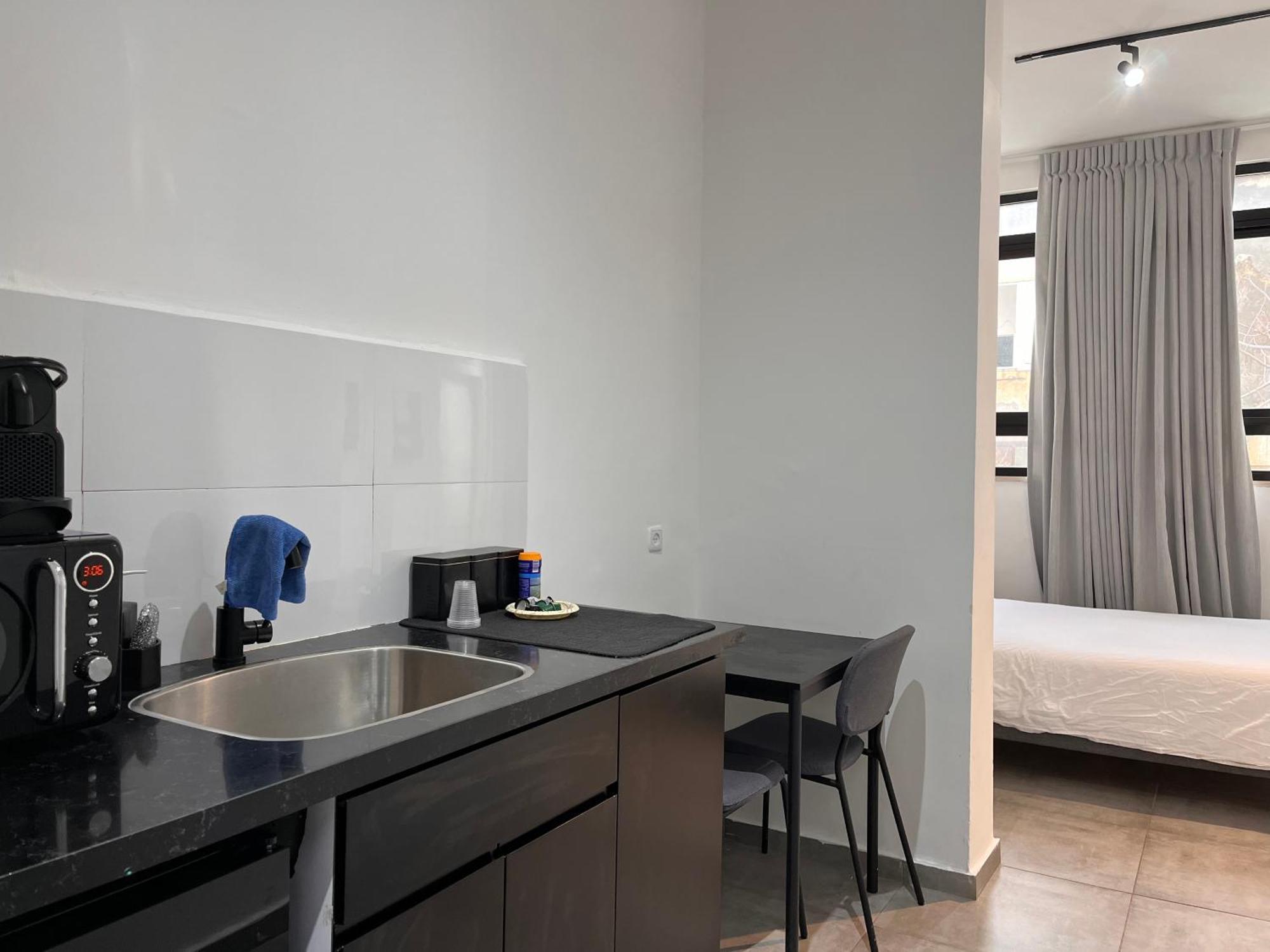 Yona 8 Bed and Breakfast Tel Aviv Buitenkant foto
