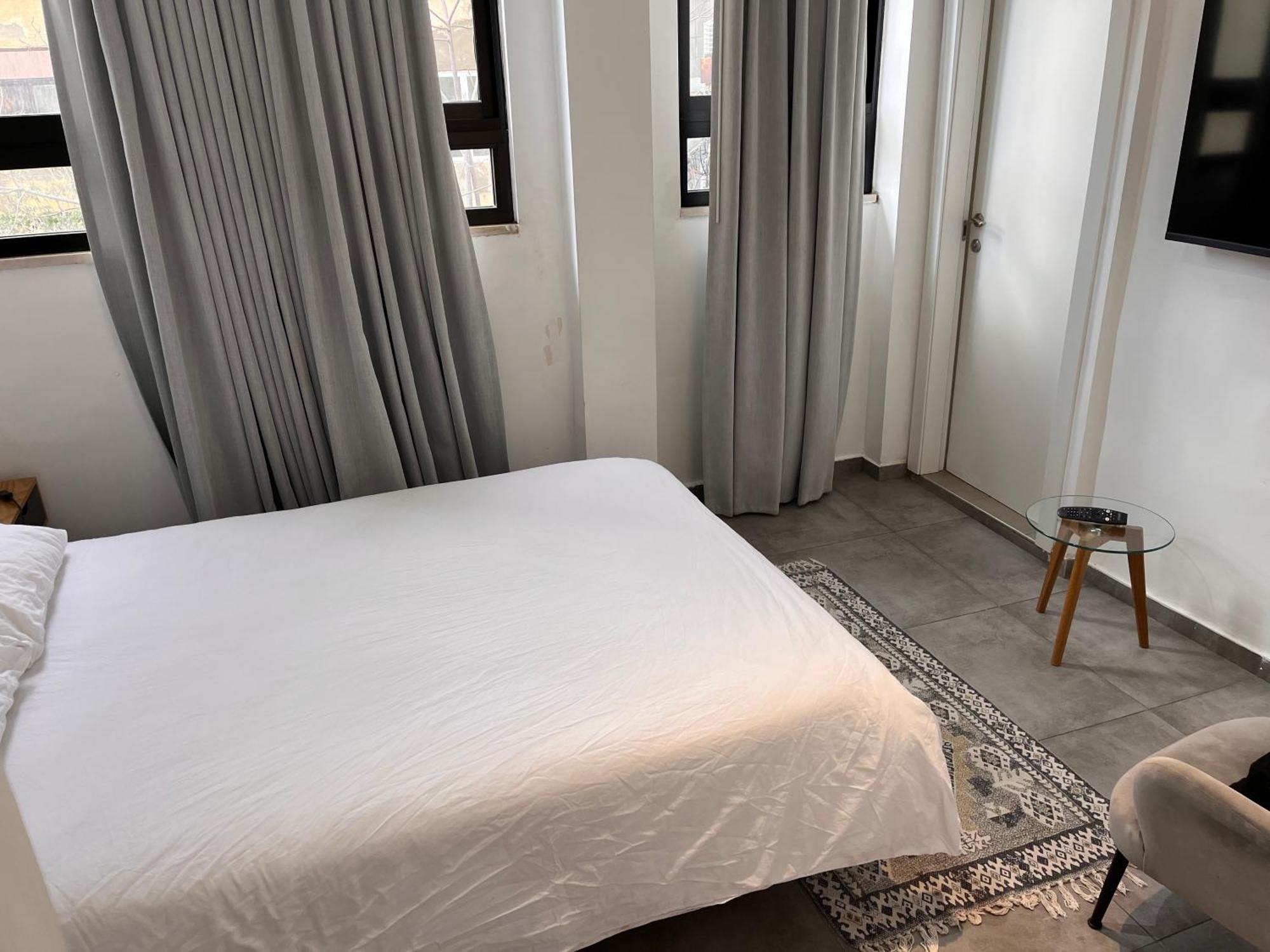 Yona 8 Bed and Breakfast Tel Aviv Kamer foto