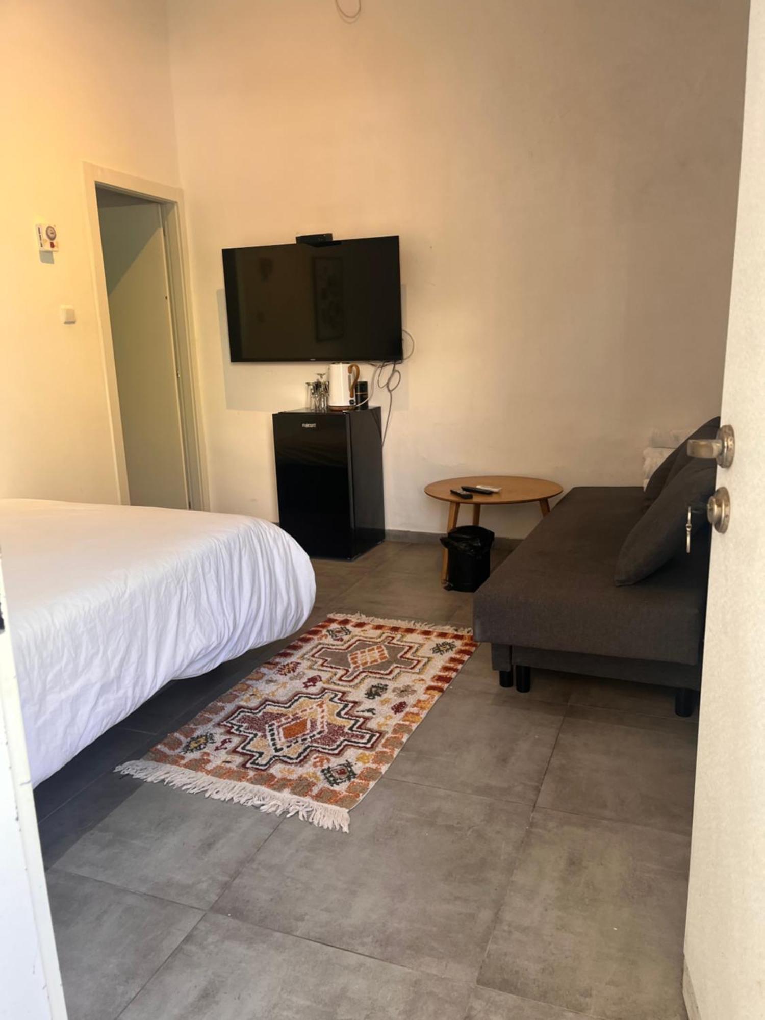 Yona 8 Bed and Breakfast Tel Aviv Kamer foto
